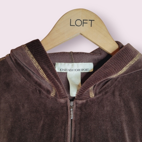 Vintage 2000s velour zip up hoodie - Picture 4 of 8